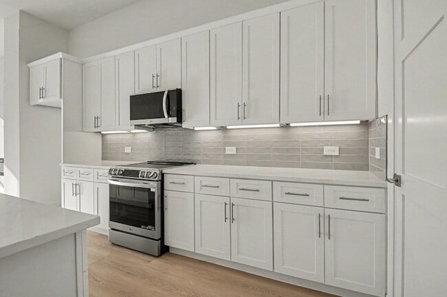 Building Photo - 13351 Goodland St