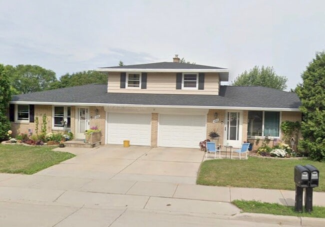 Building Photo - 464 Bader St