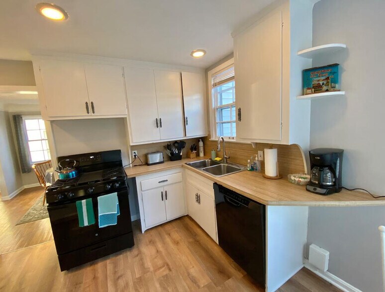 Building Photo - 2336 Canterbury Rd