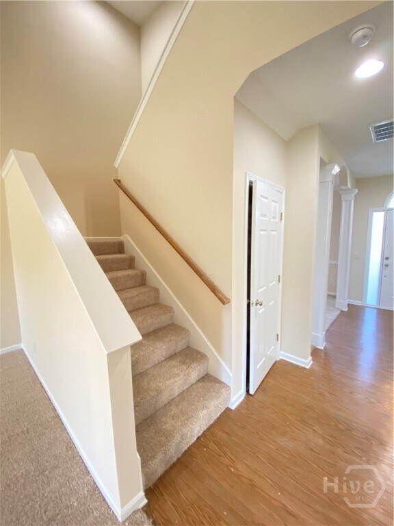 Building Photo - 204 Foxbury Square