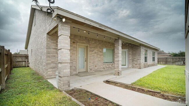 Building Photo - 2415 Flag Stone Terrace