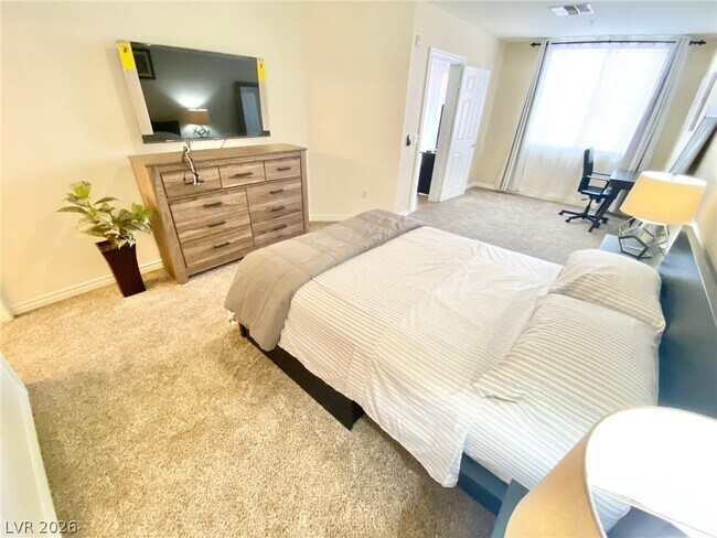 Building Photo - 39 E Agate Ave