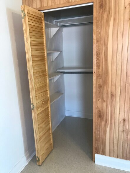 Bedroom closet - 5308 LA-1