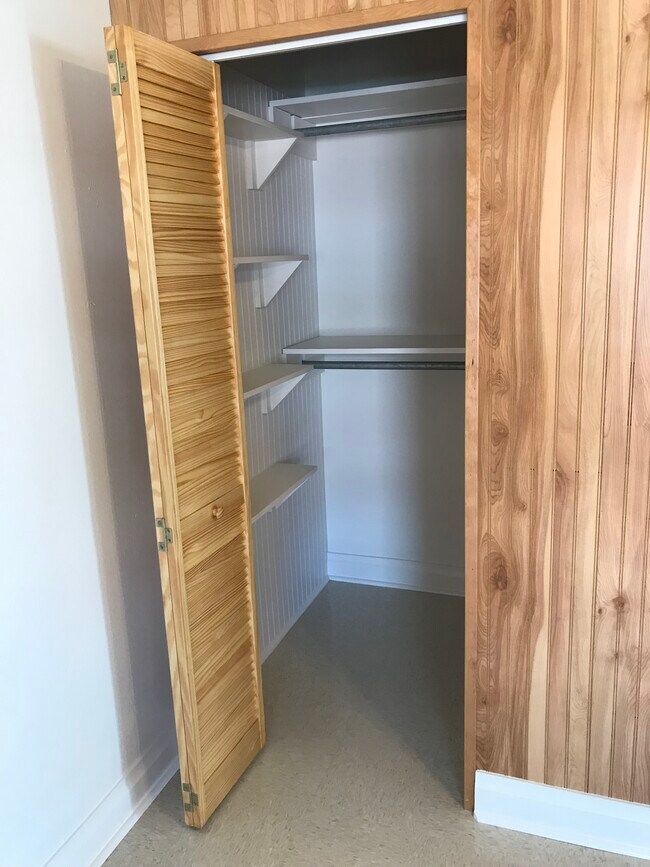 Bedroom closet - 5308 LA-1