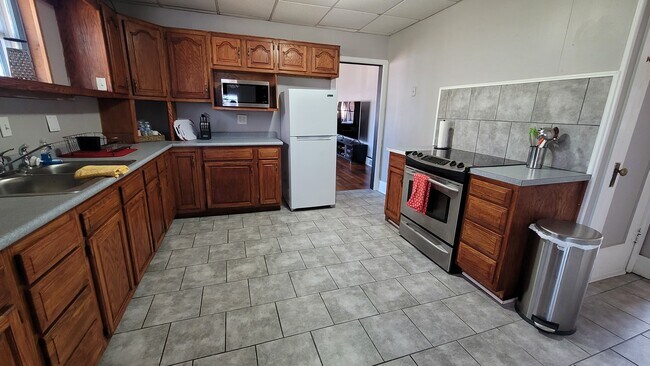 Building Photo - 1601 N Broadway St