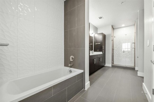 Building Photo - 3114 S Congress Ave