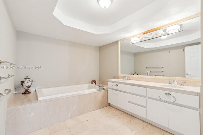 Building Photo - 16711 Collins Ave