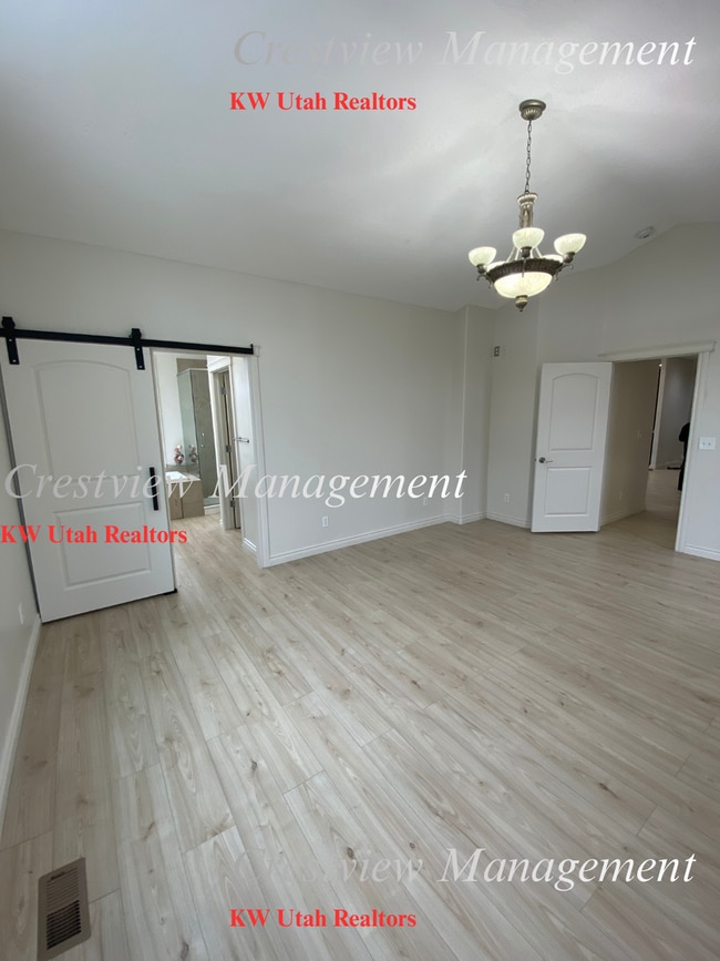 Building Photo - Charming 3 Bed, 2 Bath Home in South Salt Lake!