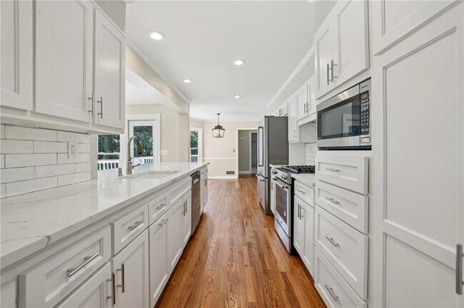 Building Photo - 5653 Trowbridge Dr