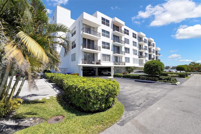 Building Photo - 301 Croton Ave