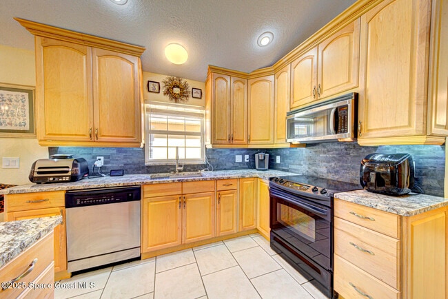 Building Photo - 571 Priscilla Pl