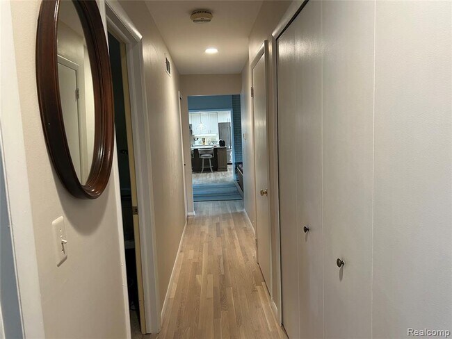 Building Photo - 5250 Bronco Dr