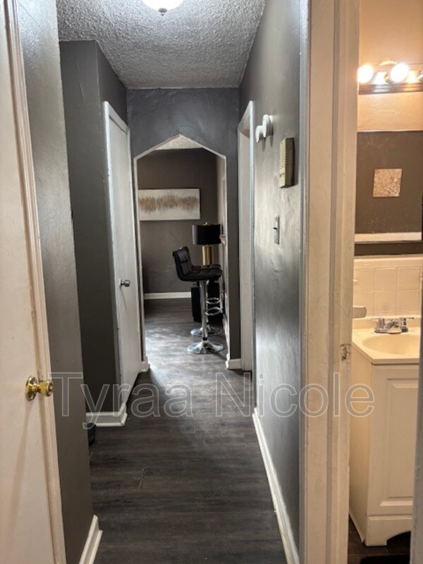 Building Photo - 2937 Ewald Cir