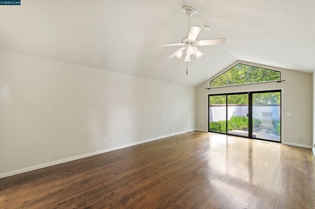 Building Photo - 51 Deer Meadow Ln