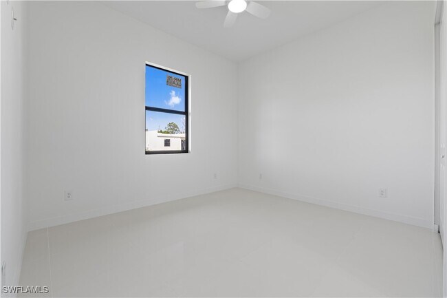 Building Photo - 3808 10th St SW