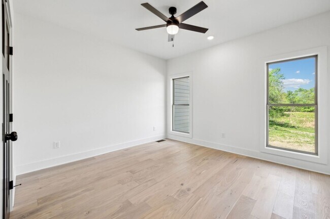 Building Photo - 827 Oconnor St