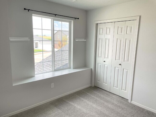 Building Photo - "Charming 3-Bed Oasis on East Drouillard Street with 2.5 Baths and 1470 Sq Ft in Nampa!"