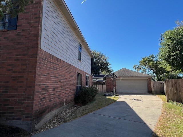 Building Photo - 462 Everington Dr