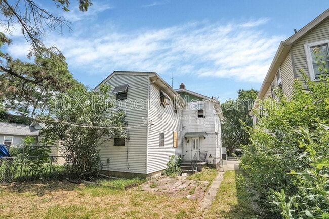 Building Photo - 563 S Burgess Ave