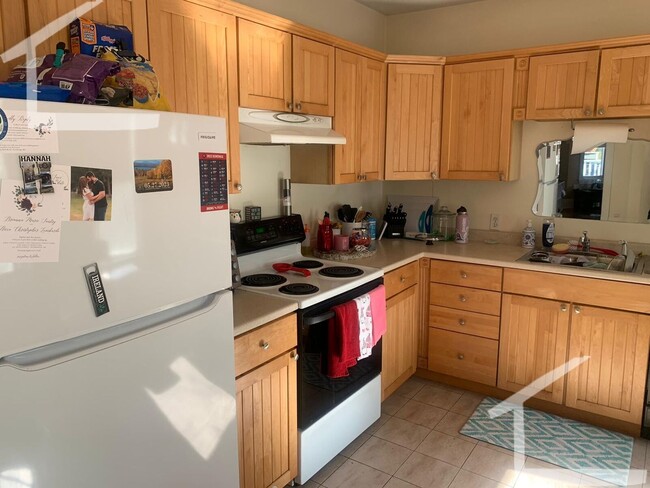 Building Photo - Gorgeous Newton Home available for rent 9/1/26