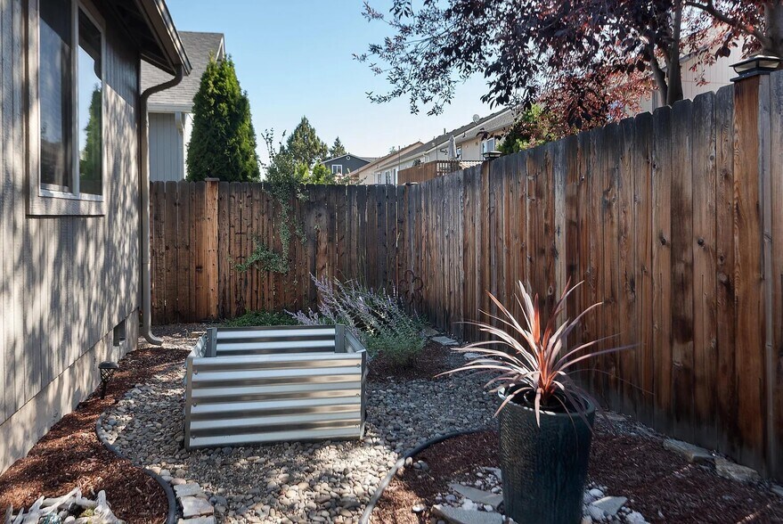 Building Photo - 2807 NE Spring Water Pl