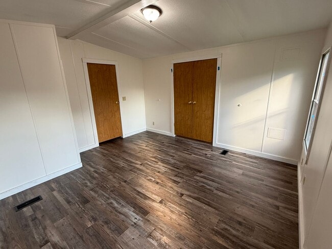 Building Photo - Move-In Ready 3/2 Home With Modern Upgrades & Country Charm