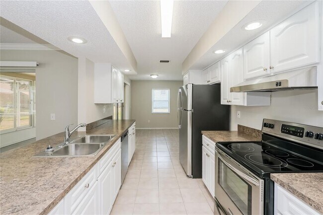 Building Photo - 1202 MacFarlane Ave