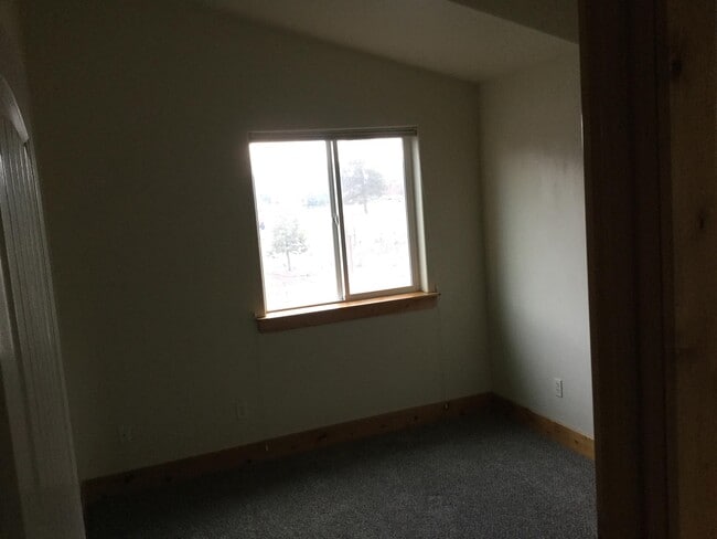 Building Photo - 61386 Merriewood Ct