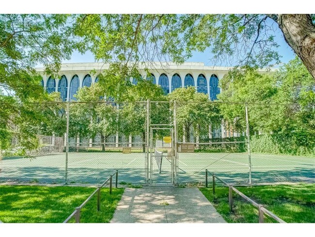 Private double outdoor tennis courts. The only outdoor courts downtown - 15 S 1st St