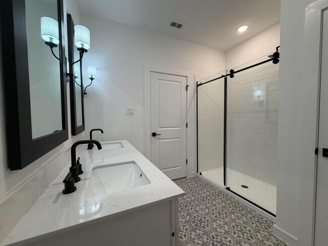 Building Photo - 8407 Tranquil Bay Ct