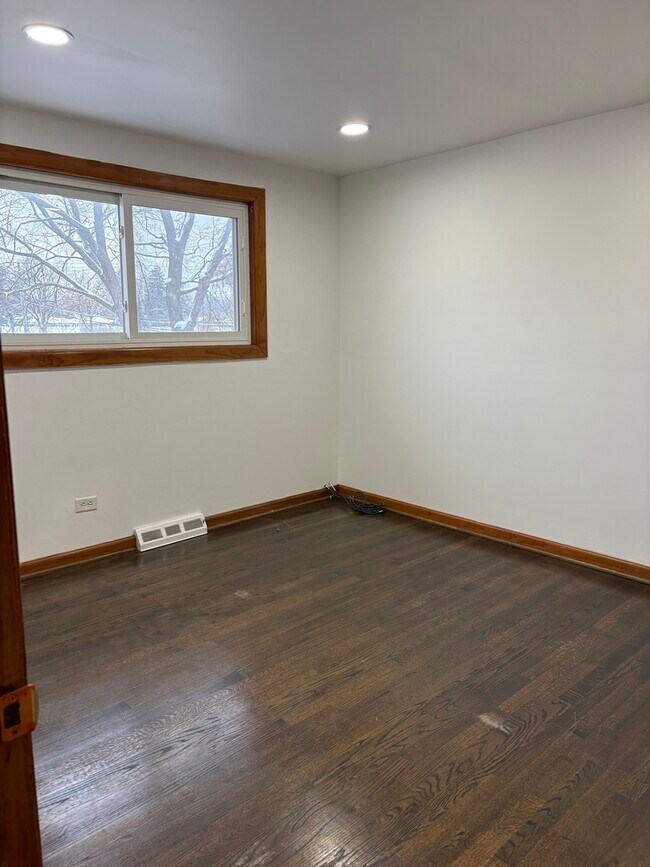 Building Photo - 68 N Albert St