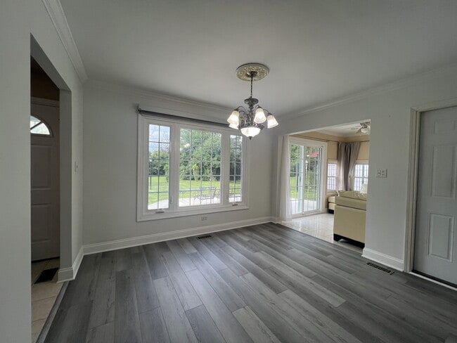 Building Photo - 1380 Rosedale Ln