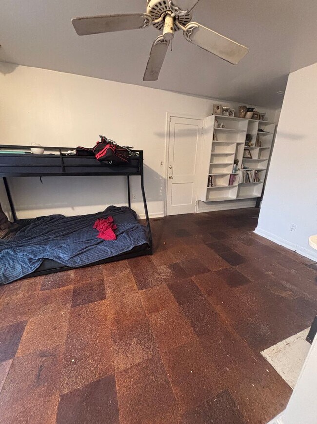 Building Photo - 2200 Loop Rd