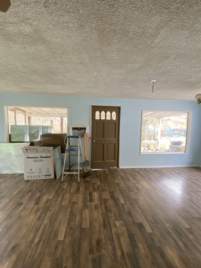 Building Photo - Creekside 1-Bedroom Home in Allyn with Bonus Room and Fireplace