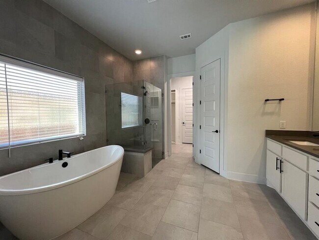 Building Photo - 2612 Brushwood Mdw