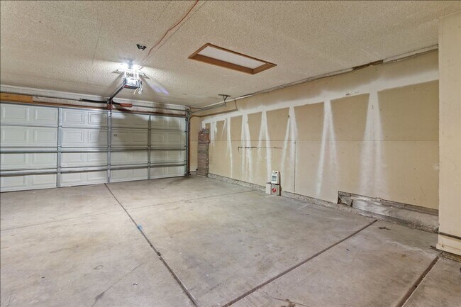 Building Photo - Spectacular Updates, 3 Bedroom 2 Bath