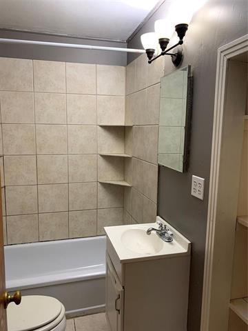 Building Photo - 107 S Cherry St