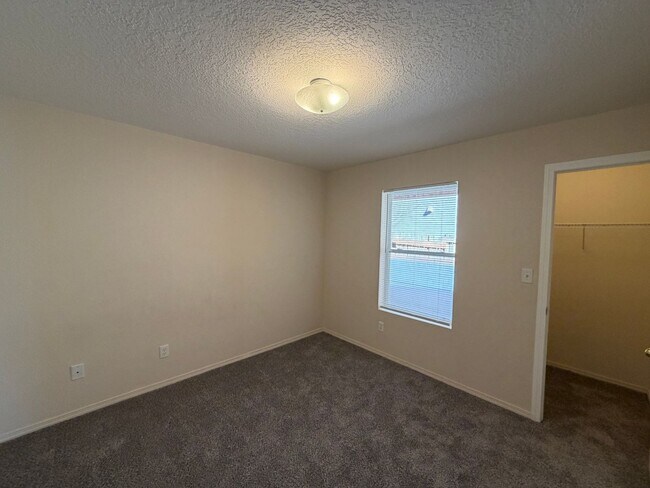 Building Photo - 3 Bedroom Single Story Home Near Northern Blvd NE & Loma Colorado Blvd NE!