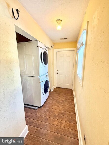 Building Photo - 149 Main St