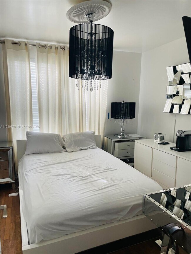 Building Photo - 1027 Euclid Ave