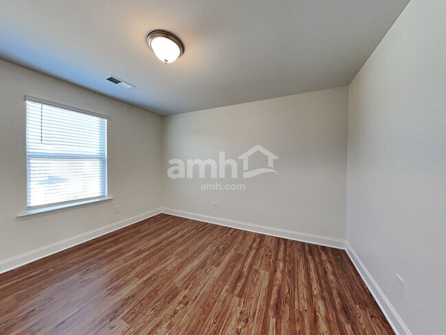 Building Photo - 174 Larragan Dr