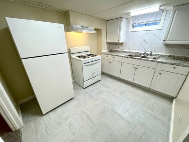 Primary Photo - 1 Bedroom Apartment Downtown w/ Bonus Room...