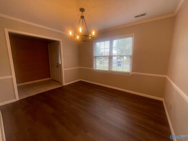 Building Photo - 1808 Hollytree Dr NW