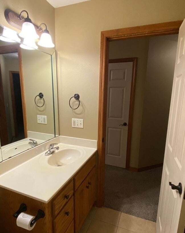 Building Photo - 4 Bed 2 Bath Home in Nixa!!