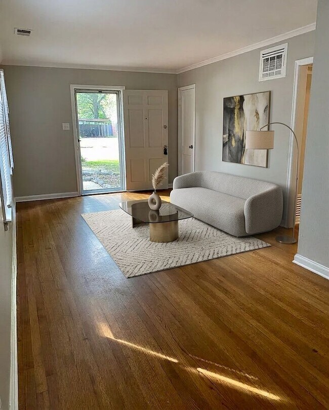 Building Photo - 3 bed, 1 bath in Colonial Acres near Quince and Colonial