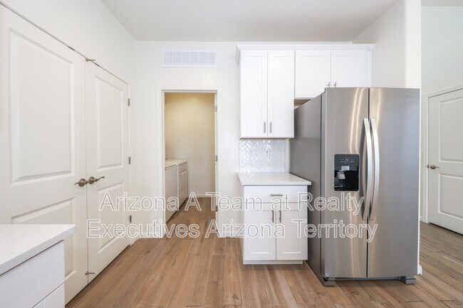 Building Photo - 7867 S Walnutview Dr