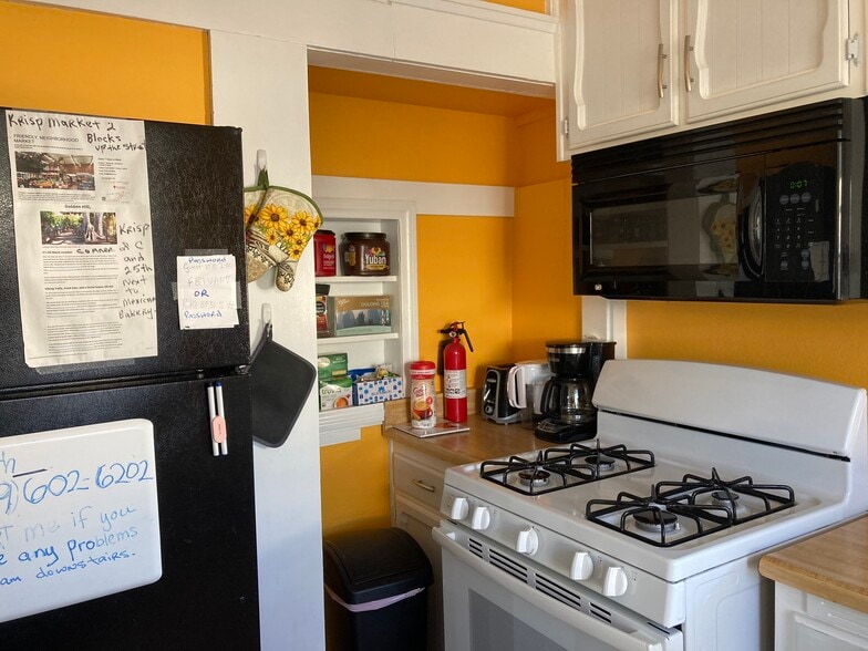 Building Photo - 1044 23rd St