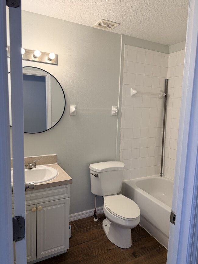 Building Photo - 2929 Fan Palm Dr