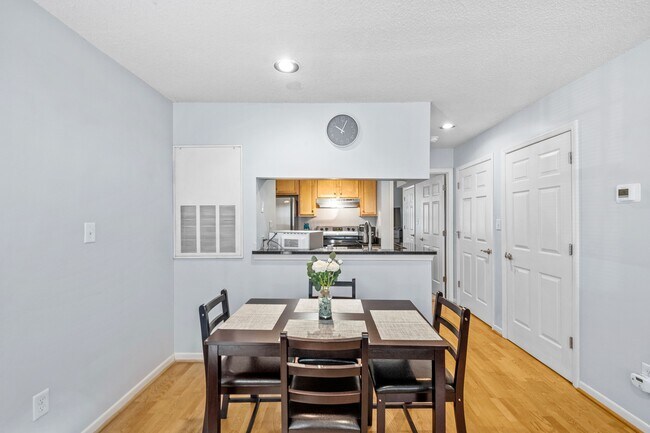 Building Photo - 525 Olmsted Park Pl