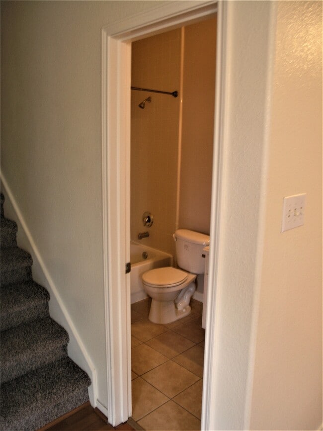 Building Photo - 2926 Meadowglen Crest